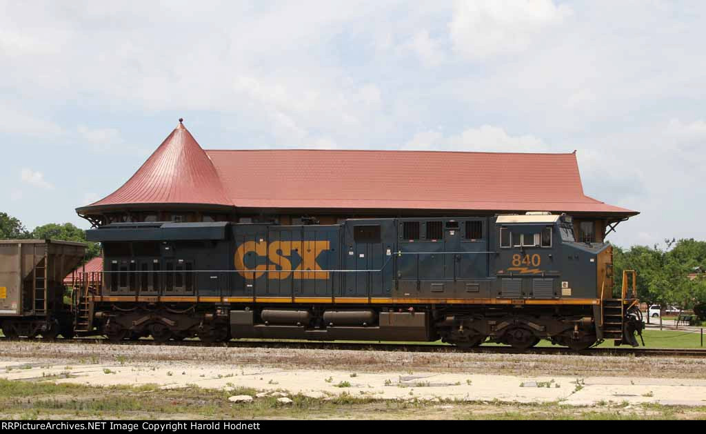 CSX 840 is pushing on the rear of train U371-25